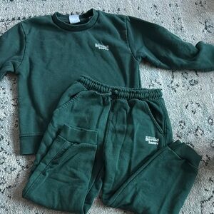 Zara matching green sweatpants and sweatshirt